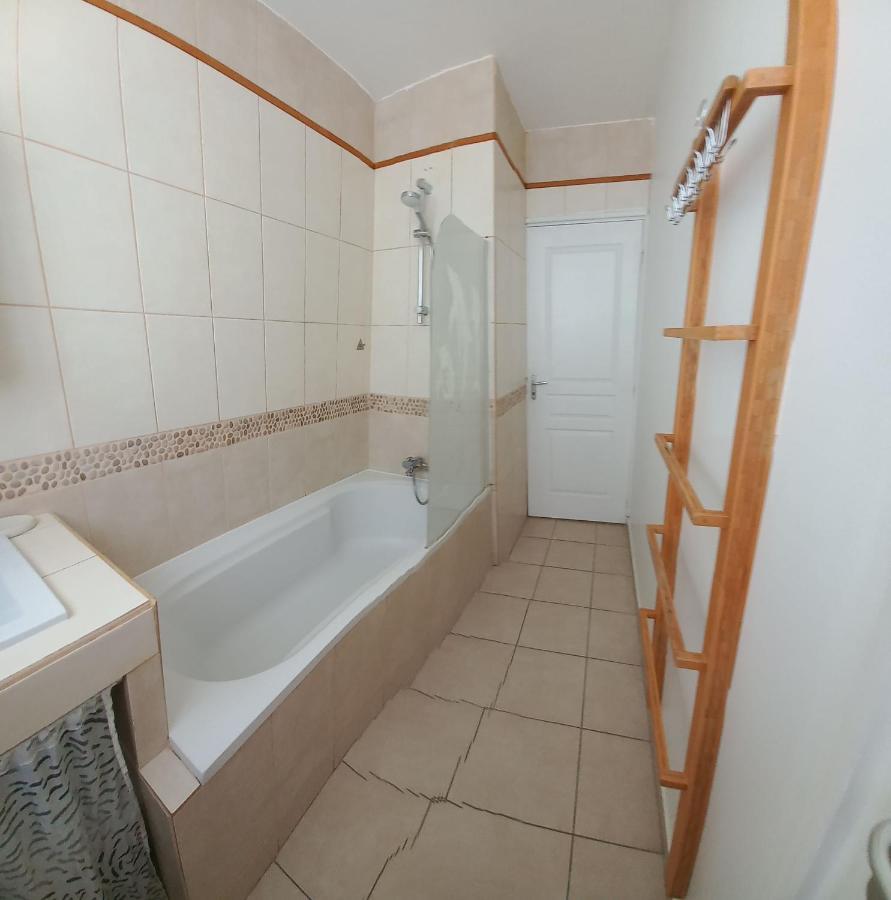 "L'Hippocampe", Climatise, 60 M2 , 2 Chambres, Tres Calme, Plage Des Sablettes Et Commerces A 3 Minutes A Pied, Wifi, Parking Gratuit, Lit King Size La Seyne-sur-Mer Luaran gambar