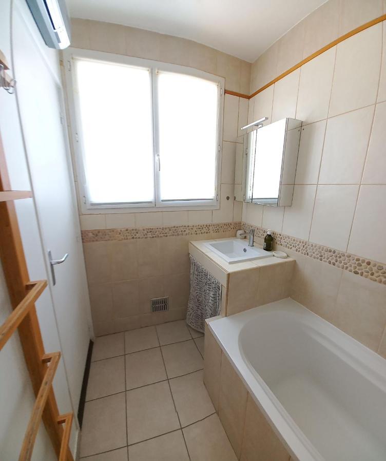 "L'Hippocampe", Climatise, 60 M2 , 2 Chambres, Tres Calme, Plage Des Sablettes Et Commerces A 3 Minutes A Pied, Wifi, Parking Gratuit, Lit King Size La Seyne-sur-Mer Luaran gambar